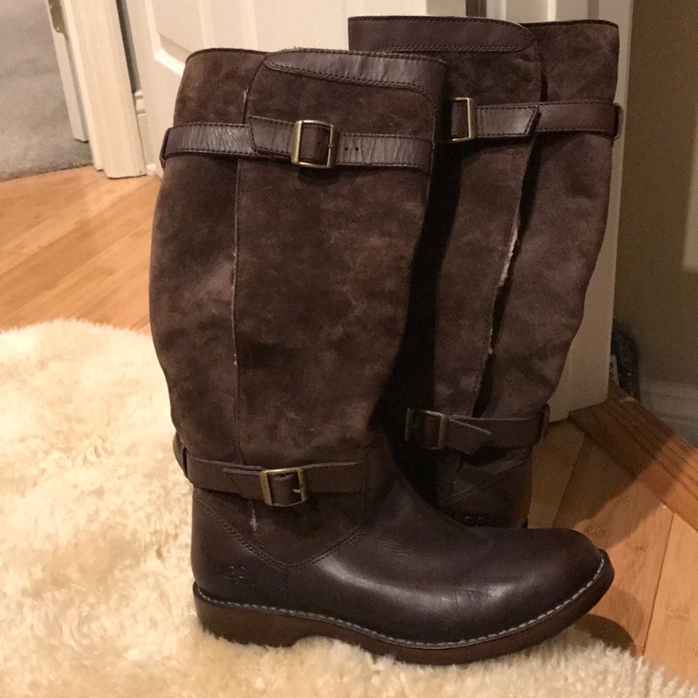 Beautiful dark brown Ugg boots